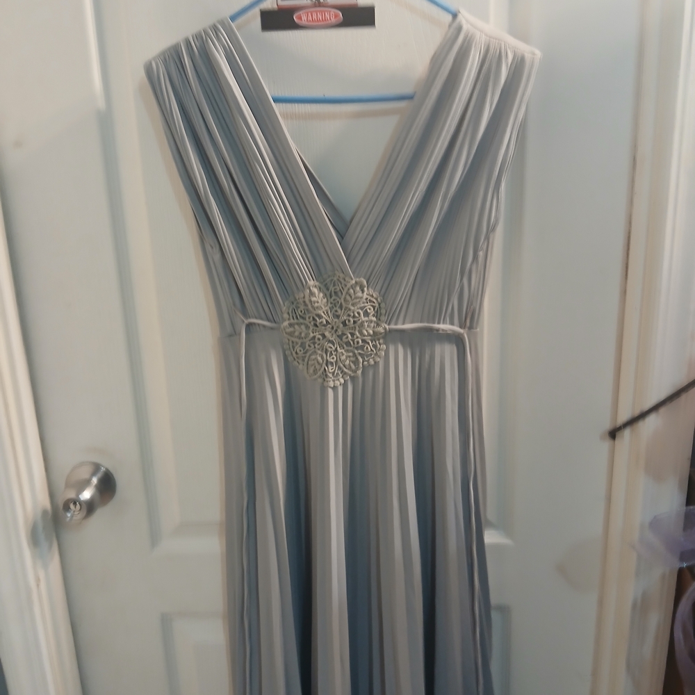 Graceful Silver Pleated Maxi Dress with Decorative Waist Accent